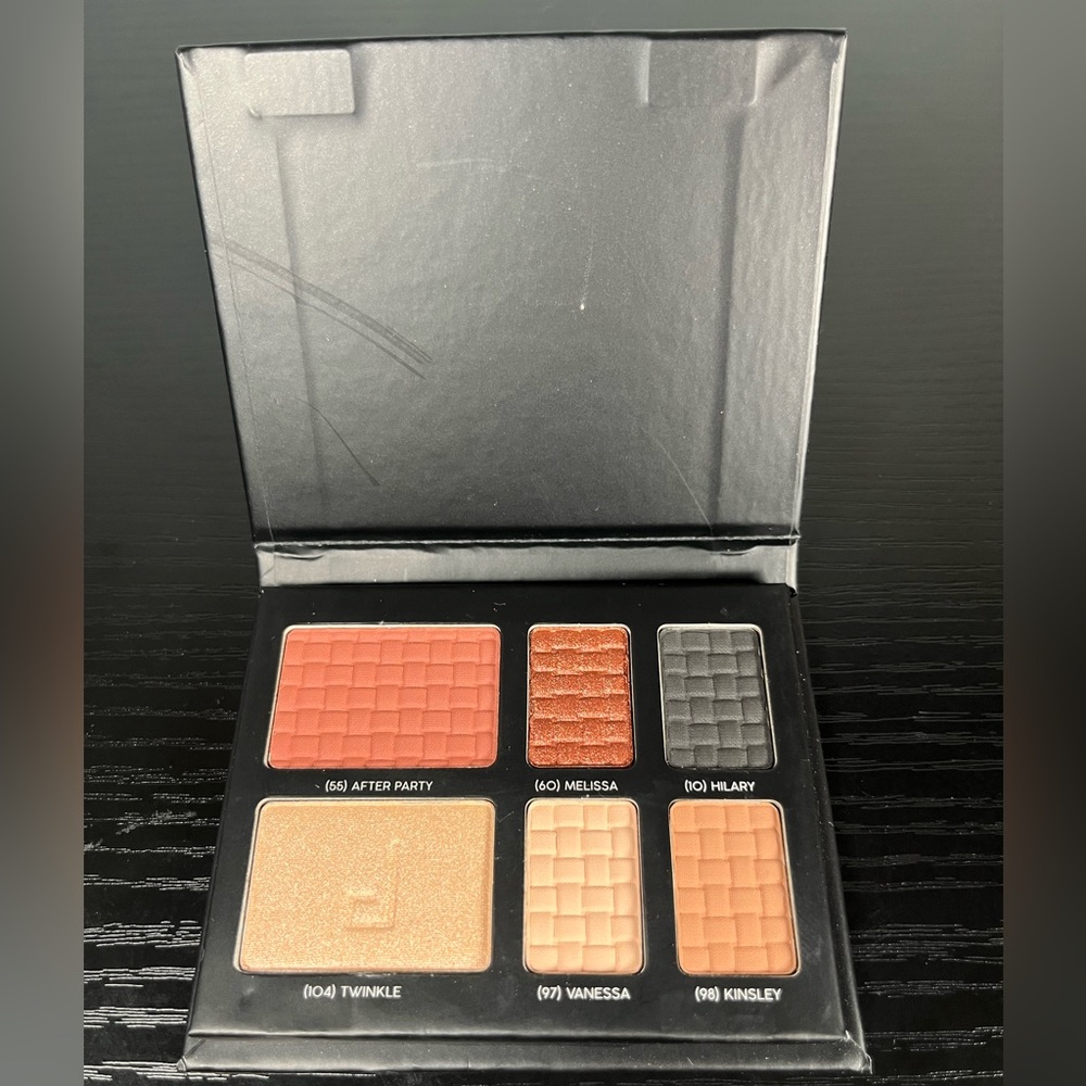 Douccc Eyeshadow Palette